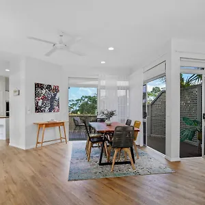https://1-parkedge-tropical-oasis.queenslandhotels.net